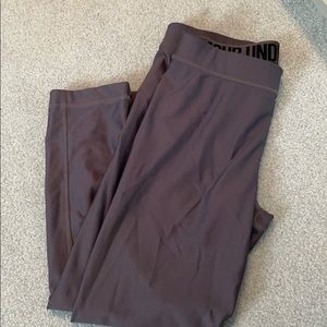 under armour shiny gray cropped leggings